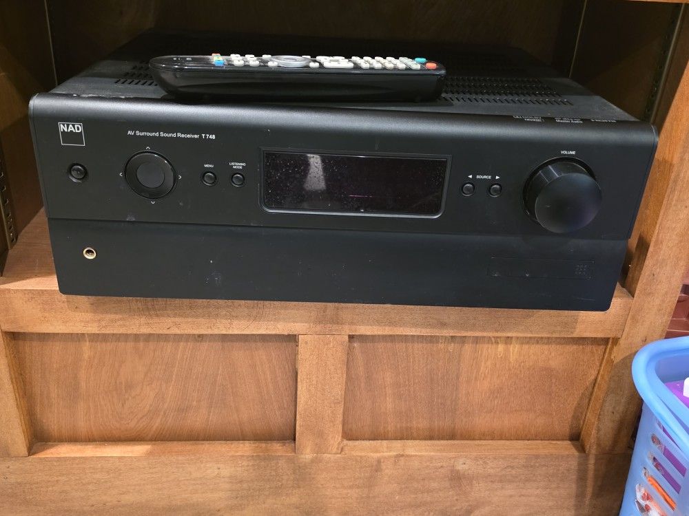 NAD AV SURROUND RECEIVER 7748 $400 OR B/O