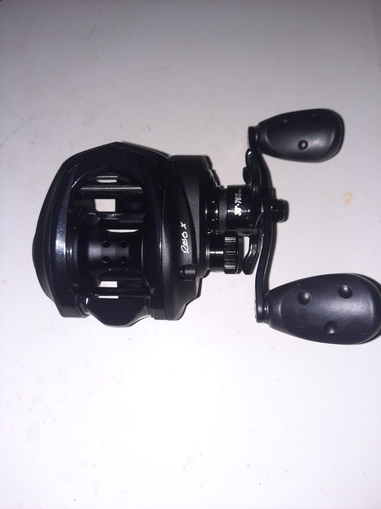 Abu Garcia Revo X Low Profile Baitcast Fishing Reel - Clam - Brand New, Never Even Had Line On It.