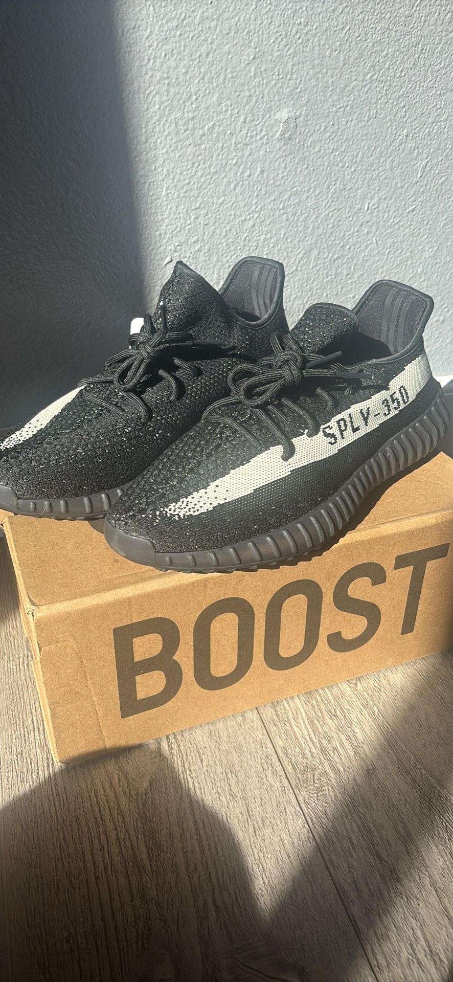 Yeezy Boost 350 V2 Oreo Size 11 1/2