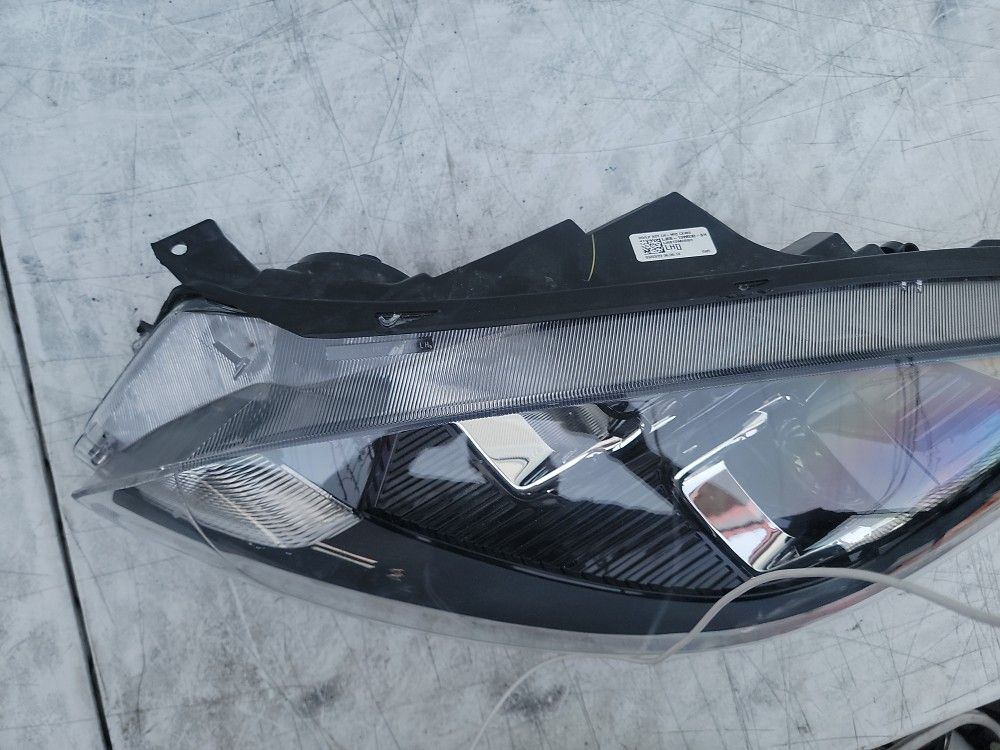 2020-2022 Ford Escape Headlight Halogen Lh Side Driver Side