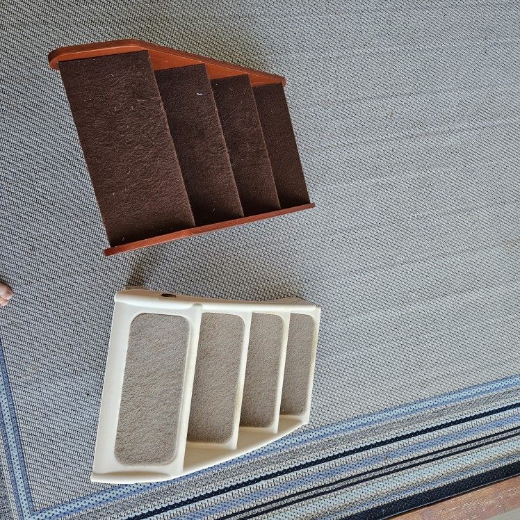 Pet Stairs (1 Wooden , 2 Plastic)