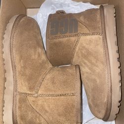 Mini Ugg Rubber logo