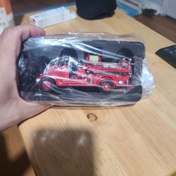Matchbox Models of Yesteryear 1935 Mack AB Fire Engine  YFE15-M