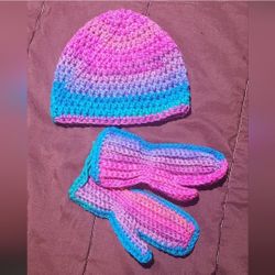Toddlers 3 to 6 years knitted hat and Mittens 
New handmade 