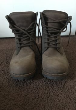 Brown boots 9 1/2 men