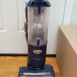 NEW cond SHARK VACUUM WITH AMAZING POWER SUCTION.  ,WORKS EXCELLENT  , IN THE BOX 