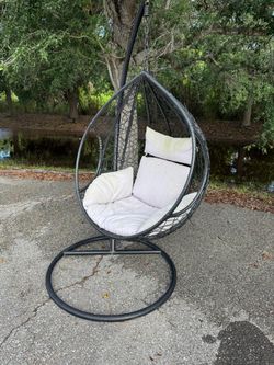 Egg patio chair