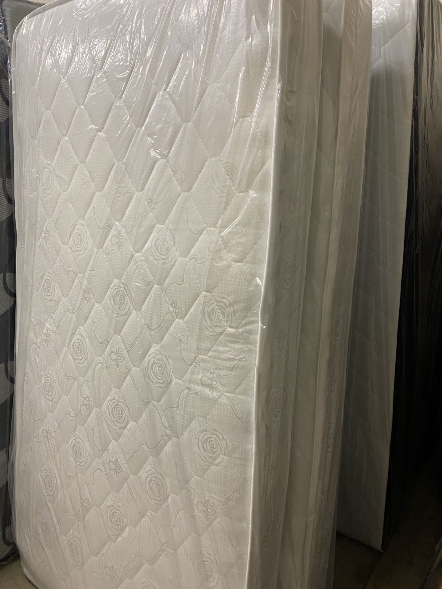 Twin Mattress (box spring available) pick up can delivered 