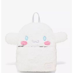 cinnamon Roll Lounge Fly