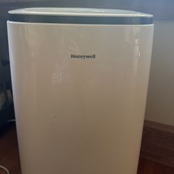 Honeywell AC Unit 12,000 BTU—with multi-speed fan, and dehumidifier