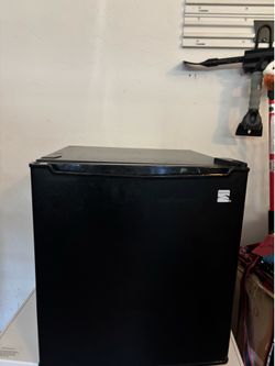 black mini fridge