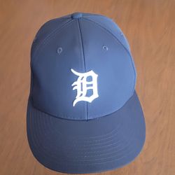 Detroit Tigers Hat Strap Back Youth adjustable Blue MLB Baseball OC 
Sports New.  Navy blue with white embroidered letter D. New, with tags.
Youth siz