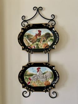 Unique Detailed Rooster Plate Display