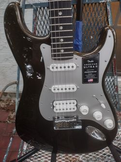 Fender American Ultra II Stratocaster + gig bag