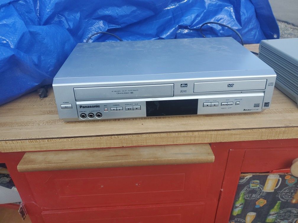 Vhs And Dvd Player