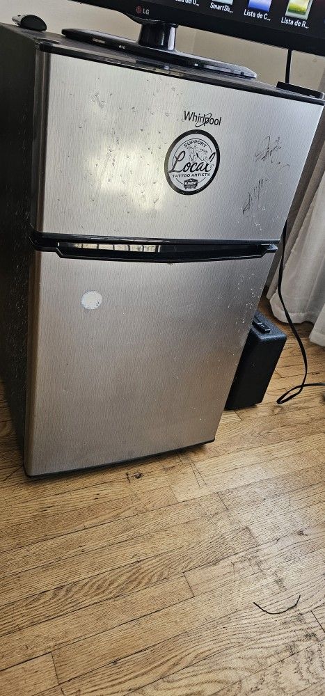 Mini fridge whirlpool