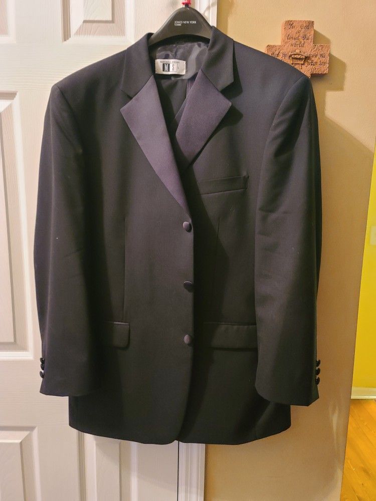 Tuxedo By New York DESIGNER Stuart Marshall NEW.3 PIECES. LARGE