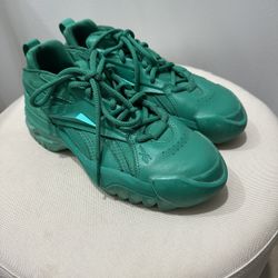 Reebok Women's Club C V2 - Size 6 1/2