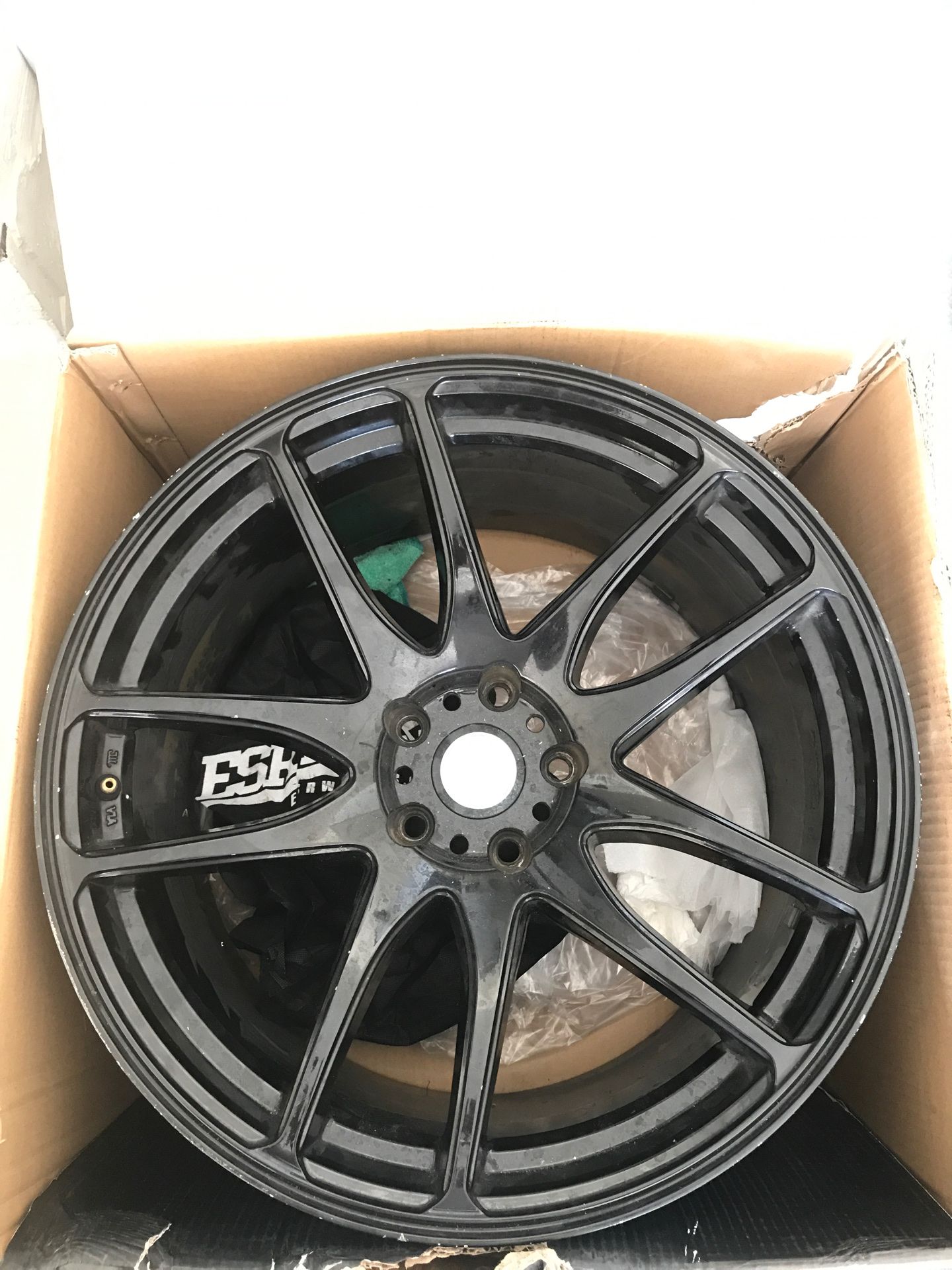 19 inch ESR Rim only one rim. I repeat only one rim