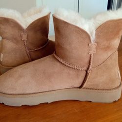 UGG Women's Classic Cuff Mini in Chestnut  Women's Size 8 