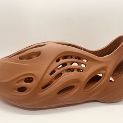 Adidas Yeezy Foam RNR Clay Size 11