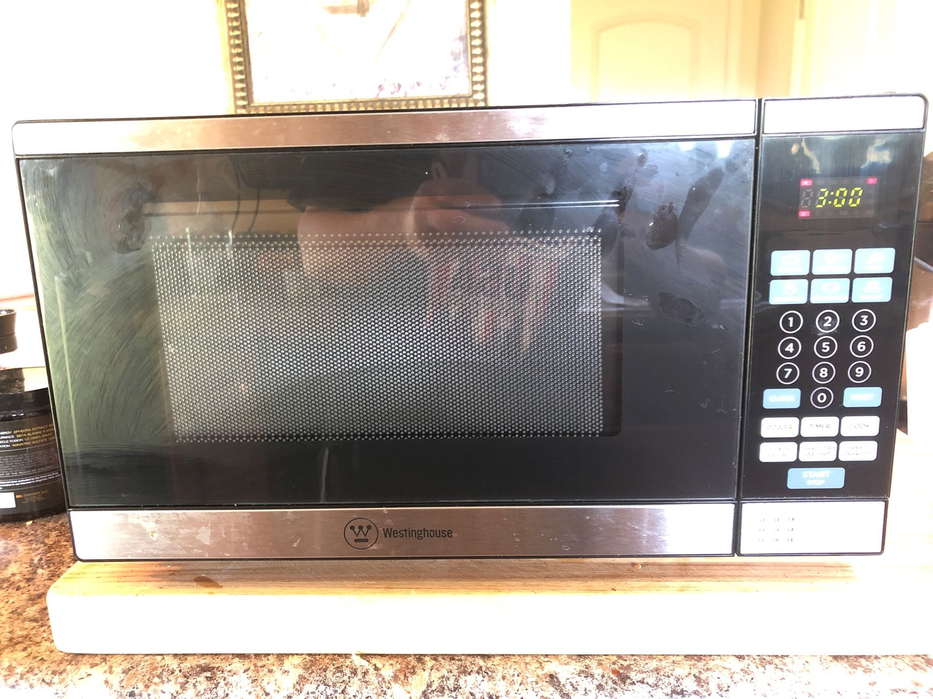 Westinghouse Microwave Model WCM770S