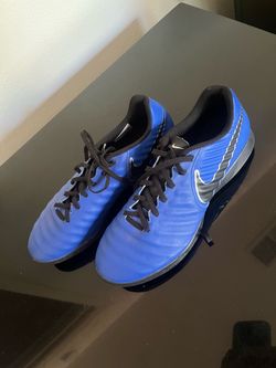 Blue Nike Tiempo soccer cleats in good condition. Nike Tiempo Soccer Cleats size 10