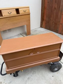 Bed Box Storage Box For Pillows Or Blankets Asking $25