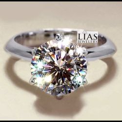 New 18k White Gold Engagement Ring 