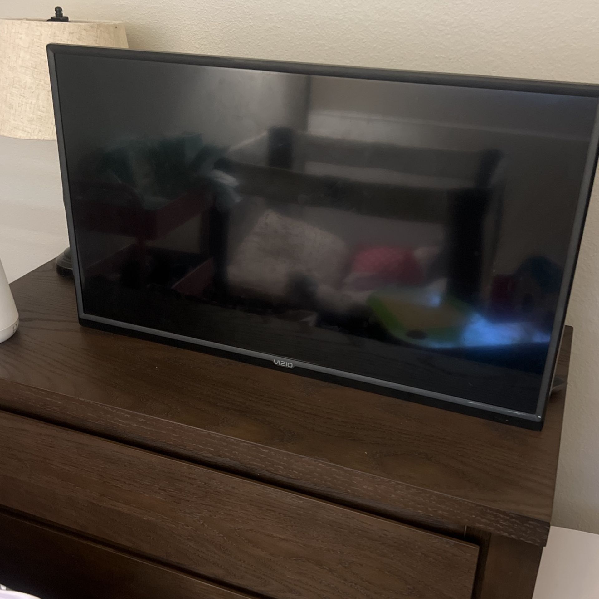 32” Flat Screen TV - Vizio