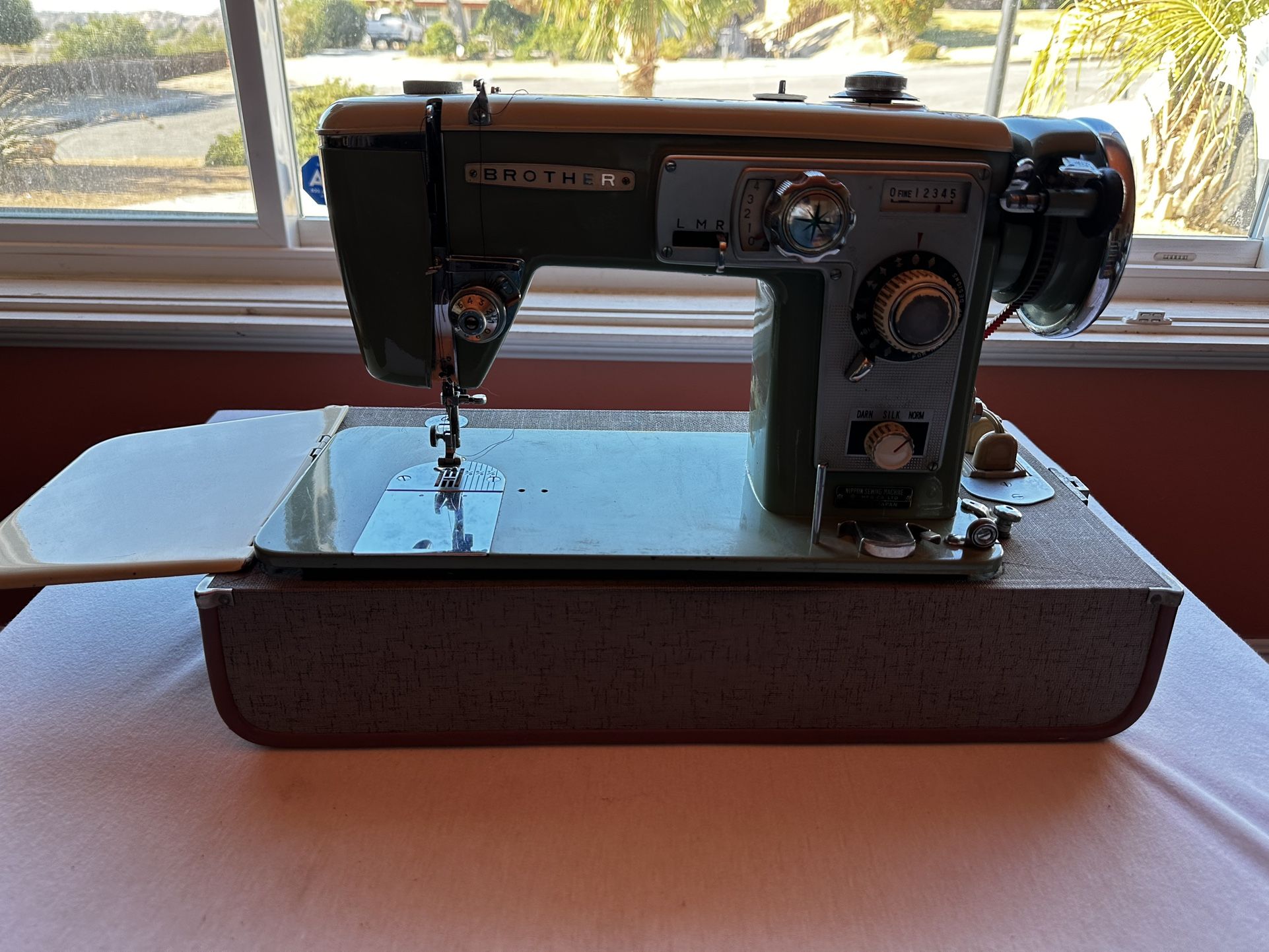 Working Vintage Brother 210 Selectomatic IV Sewing Machine w/case