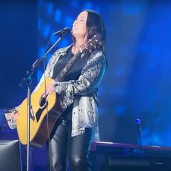 Alanis Morissette The Triple Moon Tour Sun Aug 4, 7 Pm