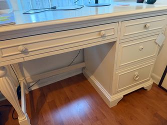White Wooden Desk with 4 Drawers – 50”