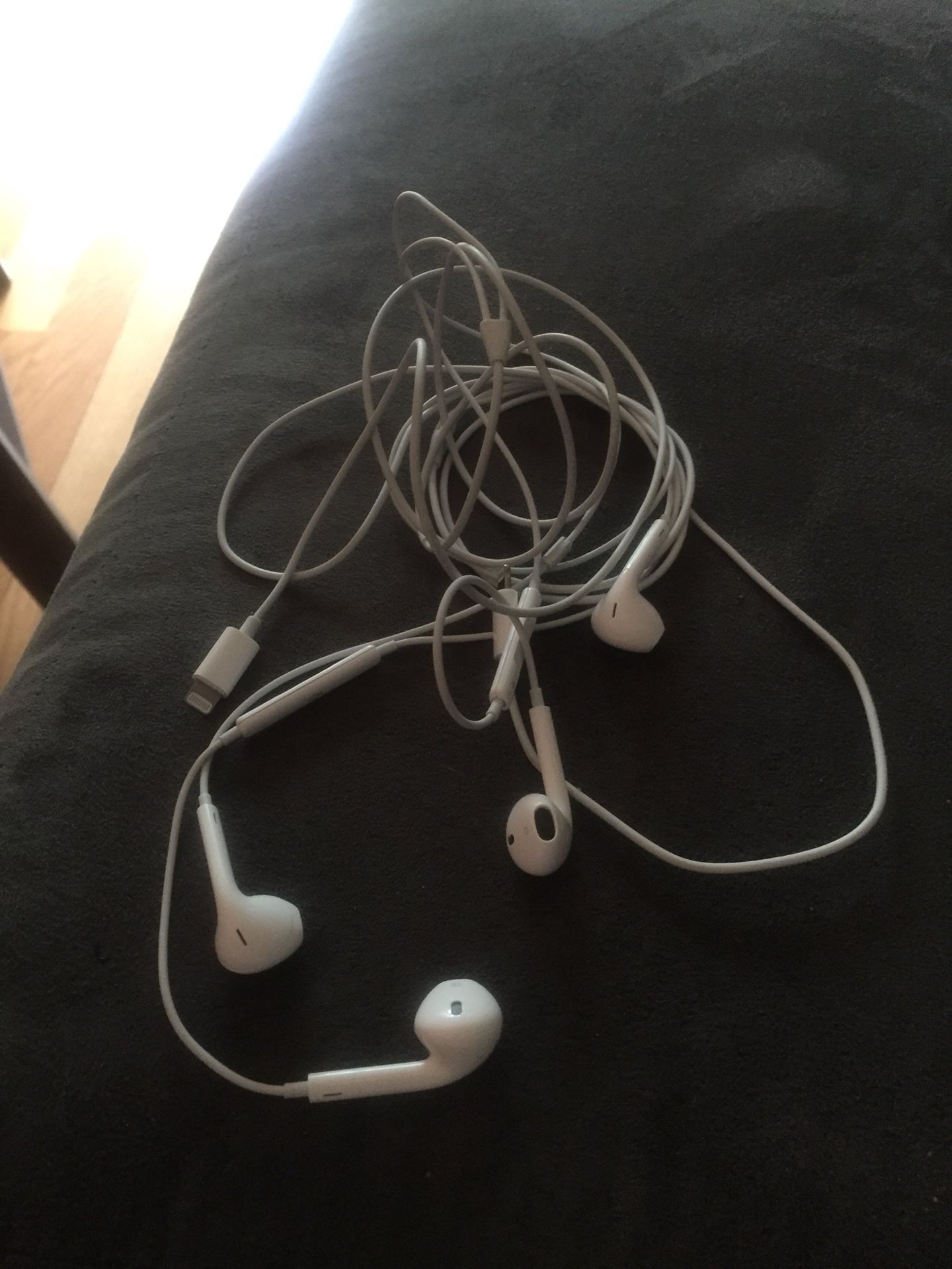 2 pair Apple earplugs