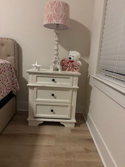 White Wood 3-Drawer Nightstands x2