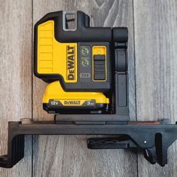 DEWALT DW0822LG 12V MAX 100 ft. Green Self 2-Spot Cross-Line Laser Level