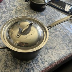 4 Qt Kirkland nonstick saucepan barely used with lid like new 