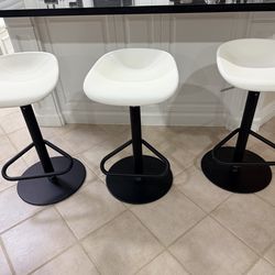 3 leather barstools