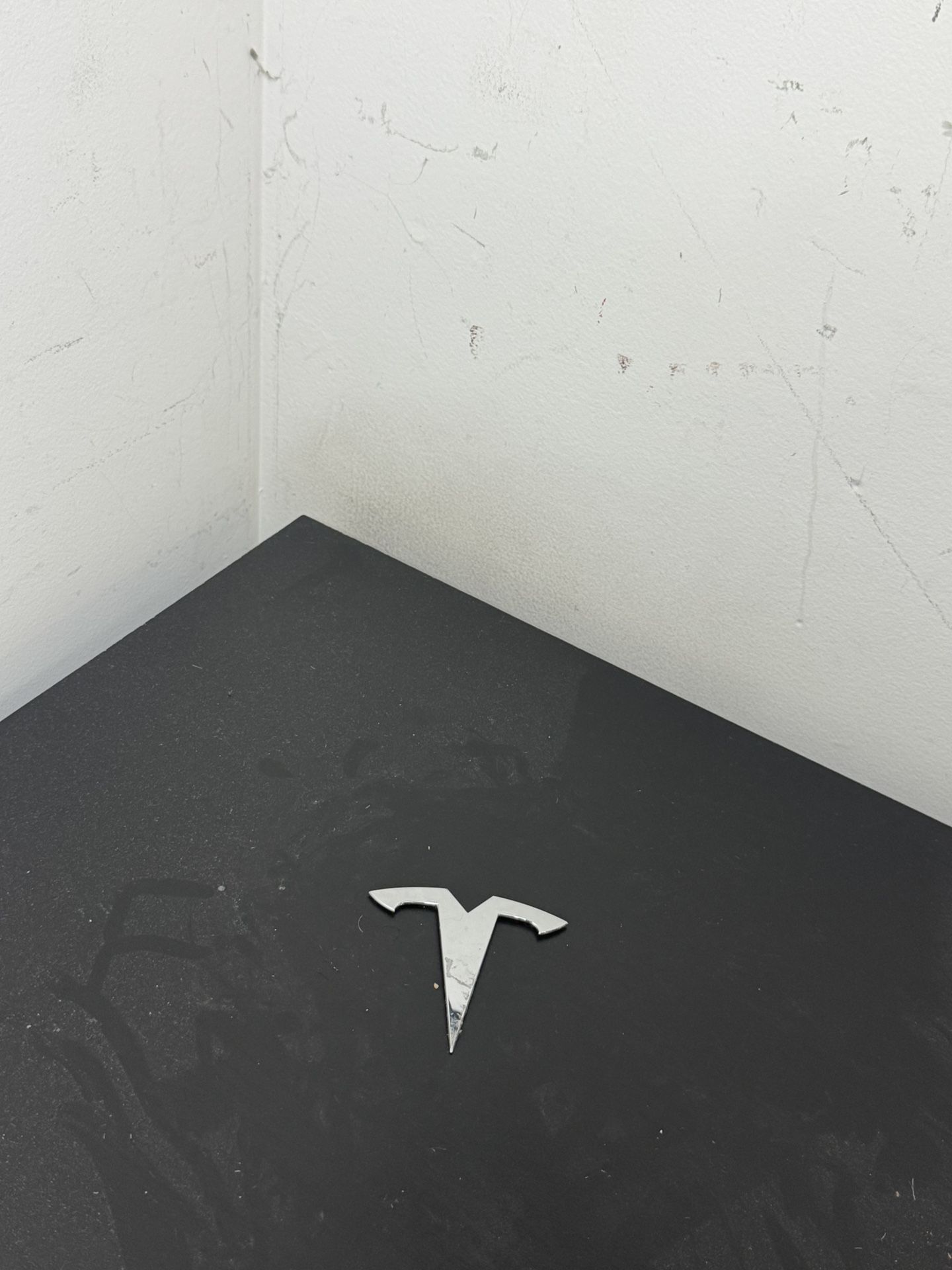 Tesla "T" logo emblem