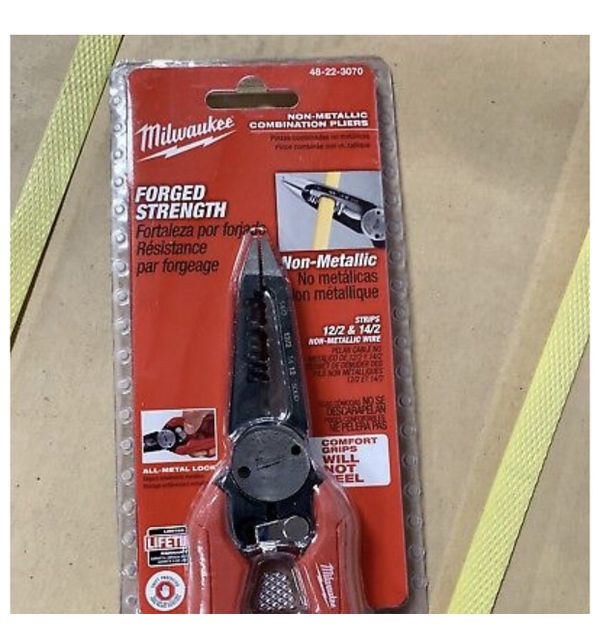 1 Pair Of Milwaukee Combination Wire Pliers For Romex Wire 48-22-3070