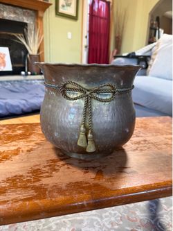 Vintage Hammered Brass Planter Cachepot Rope Bow Tassel Scalloped Rim Patina