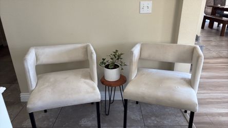 Set of 4 dining chairs