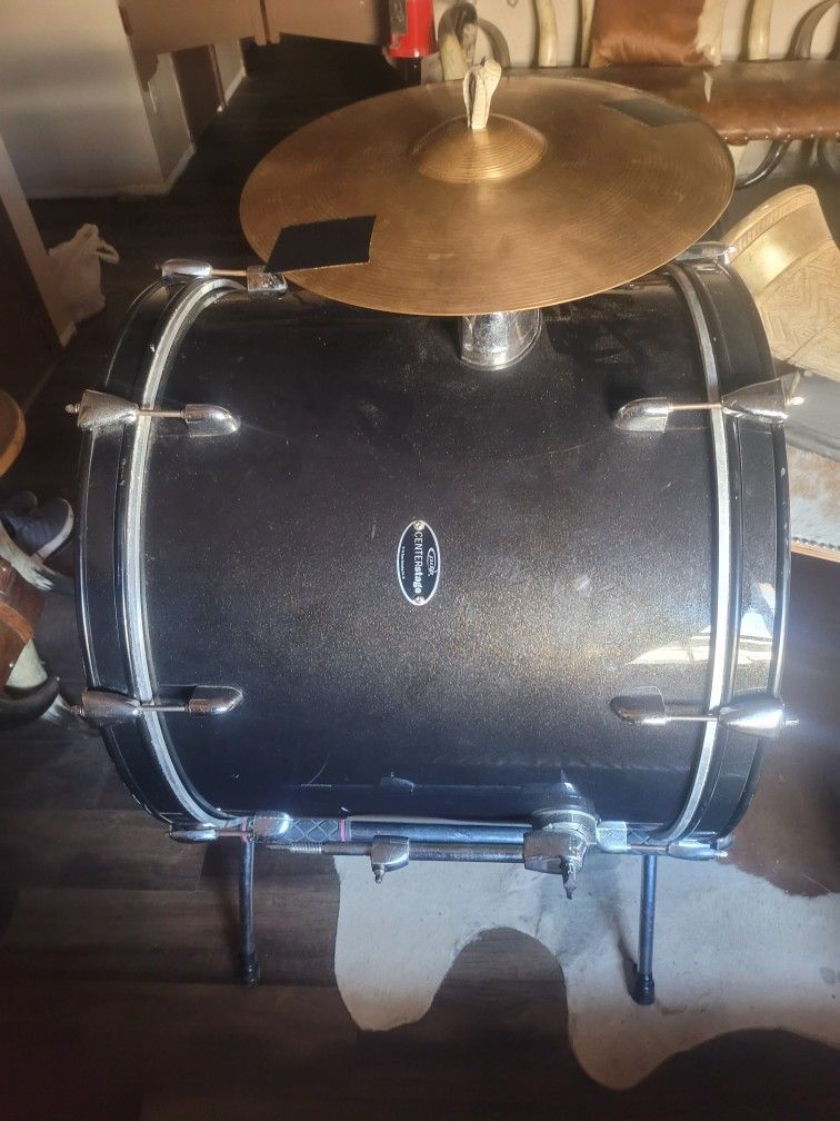 TAMBORA CON PLATOS