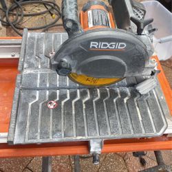 Rigid Tile table saw w/ blade 