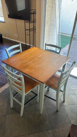 Table with chairs.