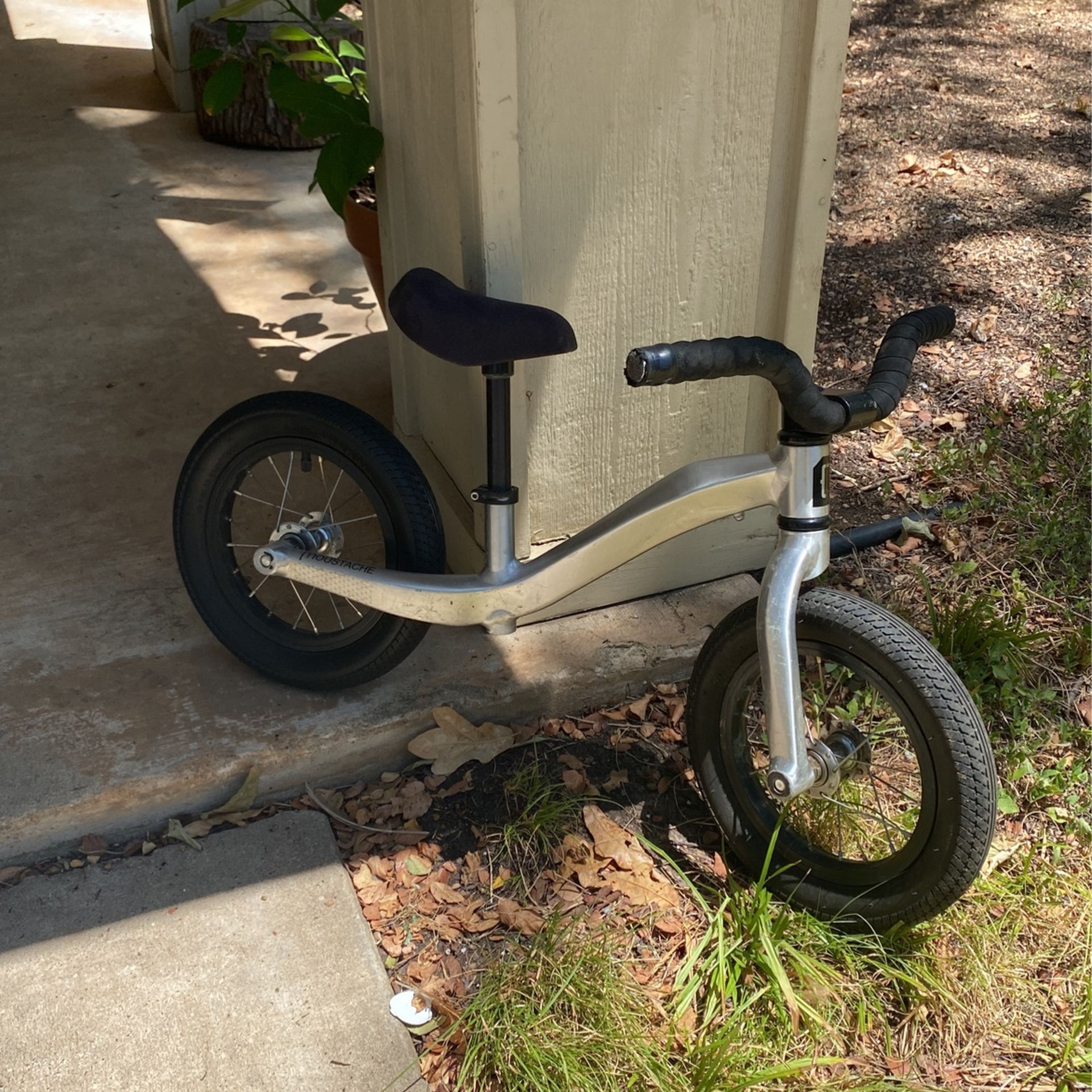 Moustache Mercredi 12 Children’s Balance Bike