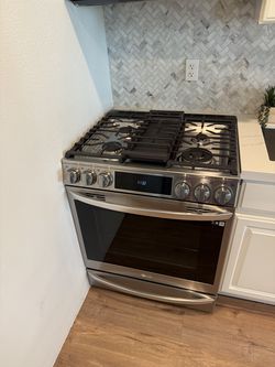 LG - 30-in Wide 6.3 Cu. Ft.  Gas Stove