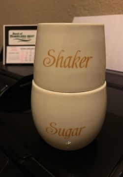 Avon sugar and cinnamon shaker set new