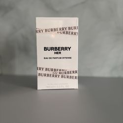 BURBERRY Her Eau de Parfum Intense with Strawberry and Orange Blossom