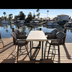 La Jolla bar table + 4 Montecito Swivel bar chair